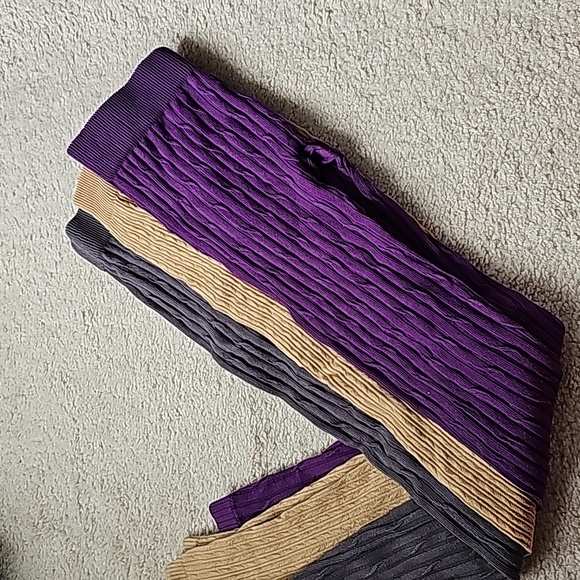 3 Pairs of Leggings M/L - Picture 2 of 3